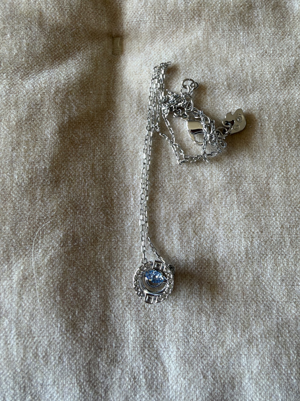 Una necklace Round cut, Blue, Rhodium plated
